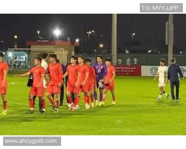 中国足球迎战伊朗队全力争胜展现实力与团队精神