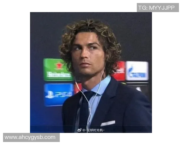 时尚运动风潮来袭足球男上衣让你在场上场下都尽显魅力与活力