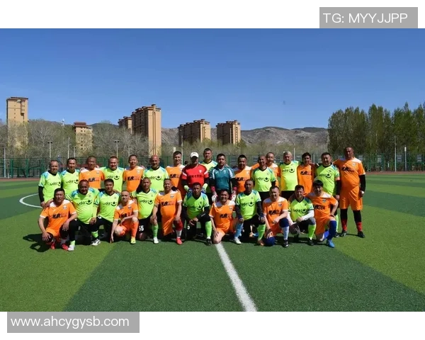 激烈的足球赛让我们感受到团结与拼搏的力量与激情