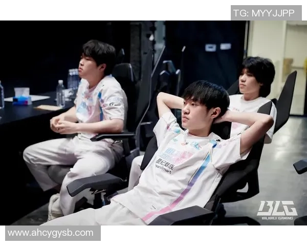 赛后分析：BLG与LNG在比赛中的意识碰撞与策略对决